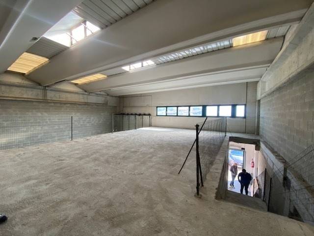 locale commerciale in vendita a Cadorago in zona Caslino al Piano