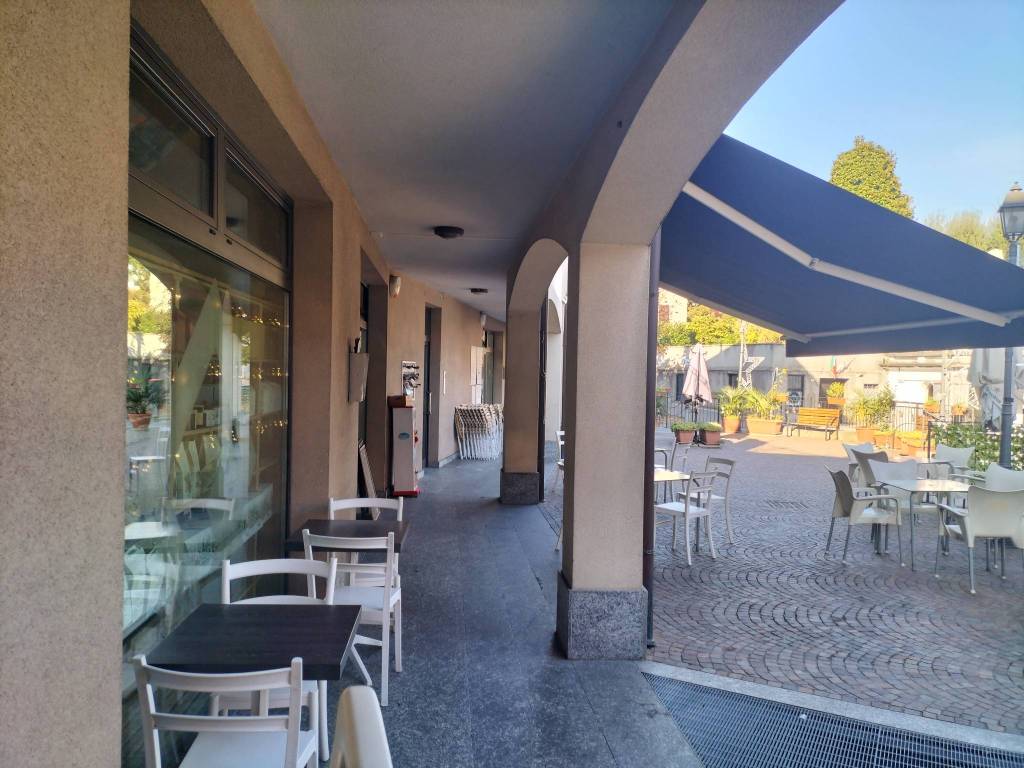 negozio in vendita a Cadorago in zona Caslino al Piano