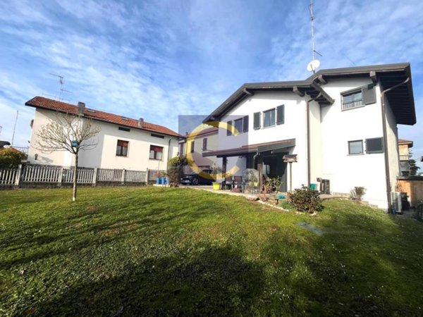 casa indipendente in vendita a Cadorago