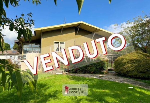 casa indipendente in vendita a Cadorago in zona Caslino al Piano
