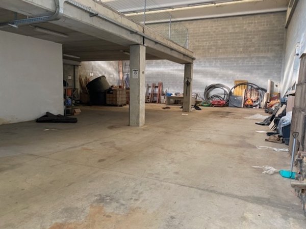 locale di sgombero in vendita a Cadorago