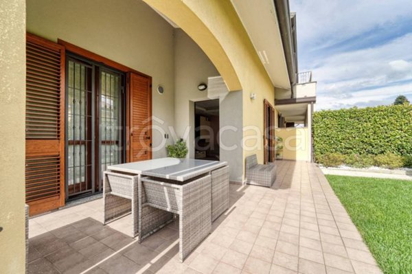 casa indipendente in vendita a Cadorago in zona Bulgorello
