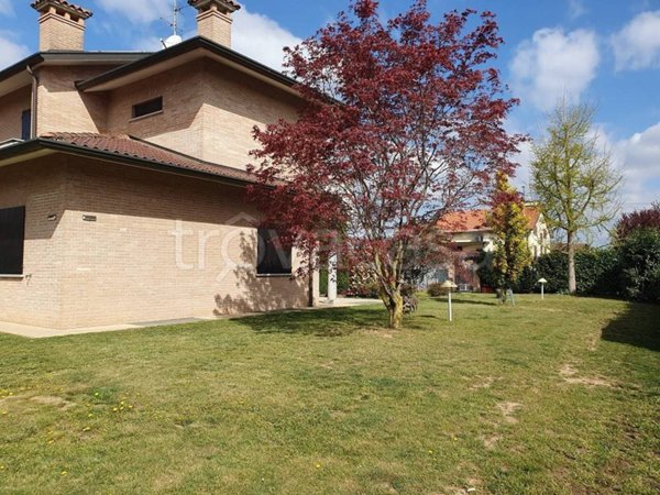 casa indipendente in vendita a Cadorago