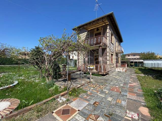 casa indipendente in vendita a Cadorago