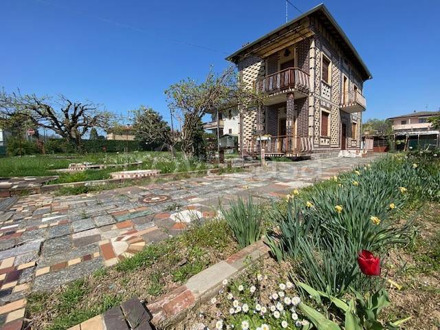 casa indipendente in vendita a Cadorago