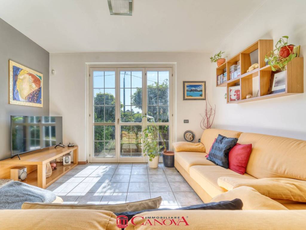 casa indipendente in vendita a Cadorago in zona Caslino al Piano