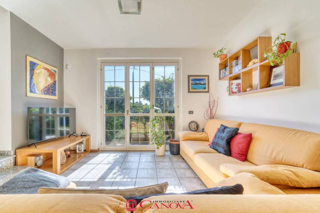 casa indipendente in vendita a Cadorago