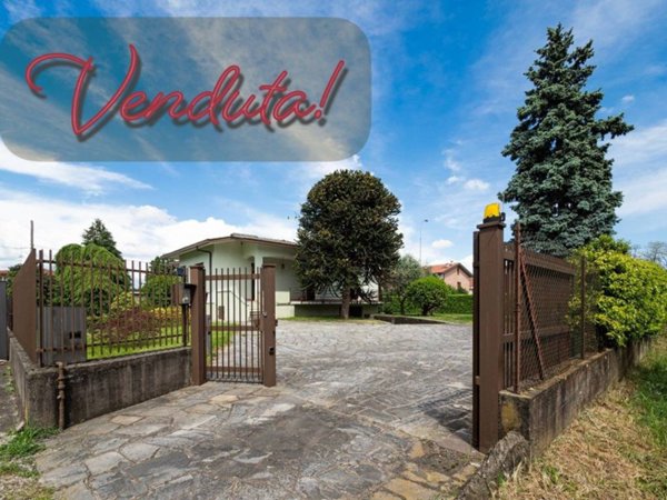 casa indipendente in vendita a Cadorago in zona Caslino al Piano