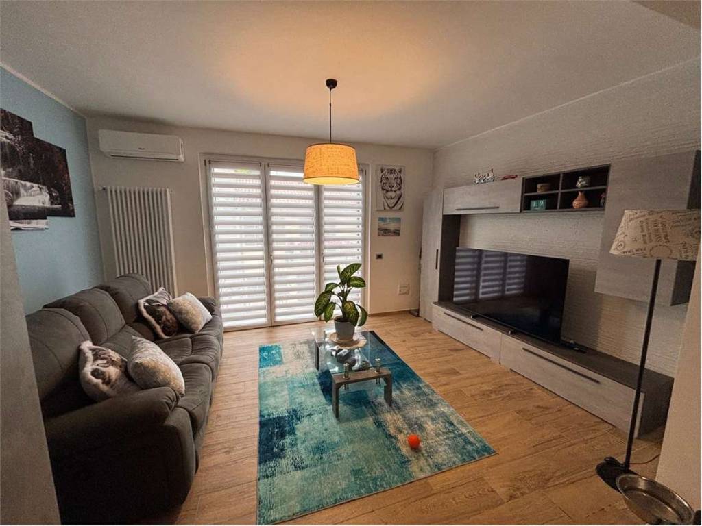 casa indipendente in vendita a Cadorago in zona Caslino al Piano
