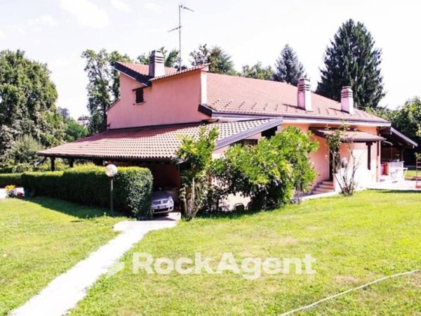 casa indipendente in vendita a Cadorago