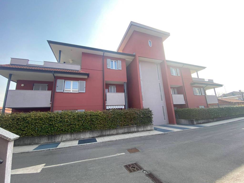 appartamento in vendita a Cadorago in zona Caslino al Piano