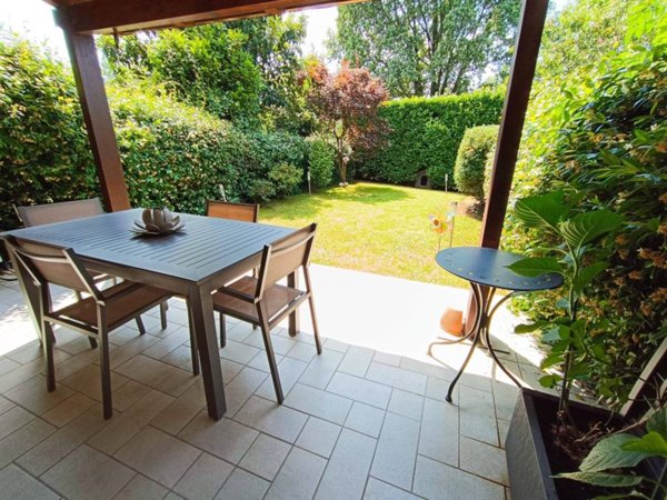 casa indipendente in vendita a Cadorago in zona Caslino al Piano