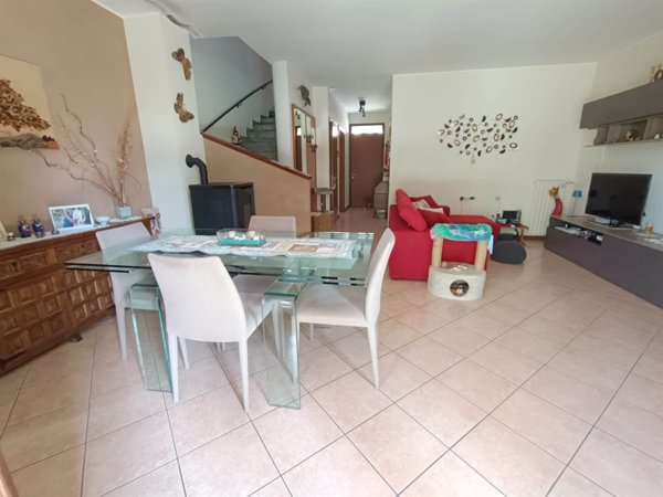 casa indipendente in vendita a Cadorago in zona Caslino al Piano