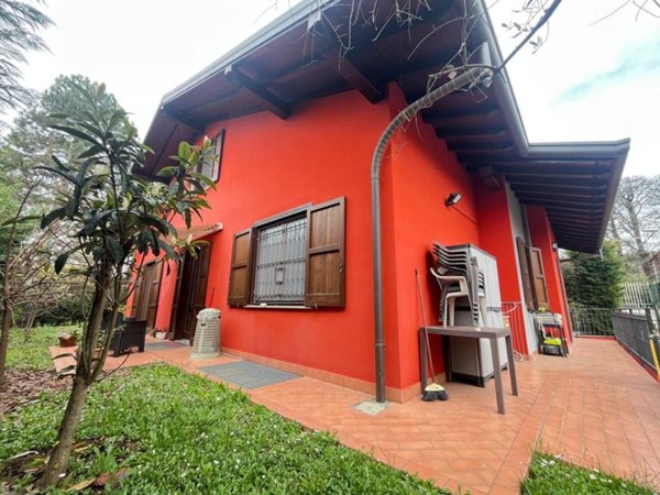 casa indipendente in vendita a Cadorago in zona Bulgorello