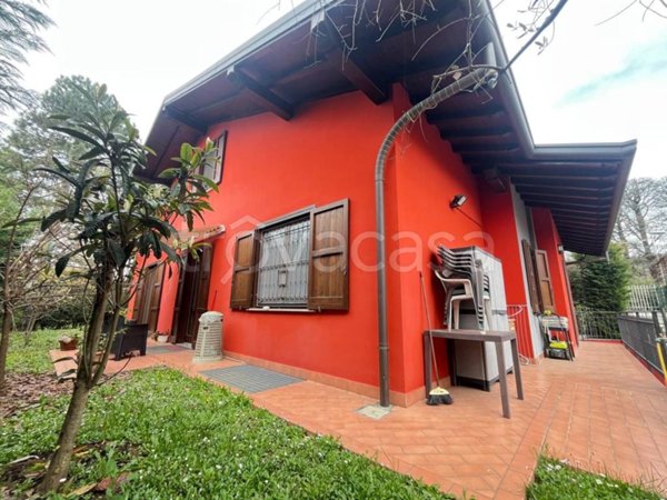 casa indipendente in vendita a Cadorago in zona Bulgorello