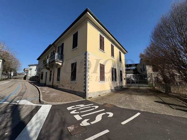 appartamento in vendita a Cadorago in zona Bulgorello