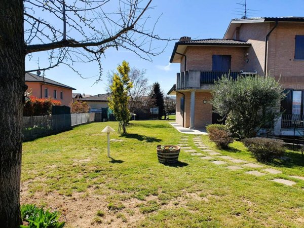 casa indipendente in vendita a Cadorago in zona Caslino al Piano