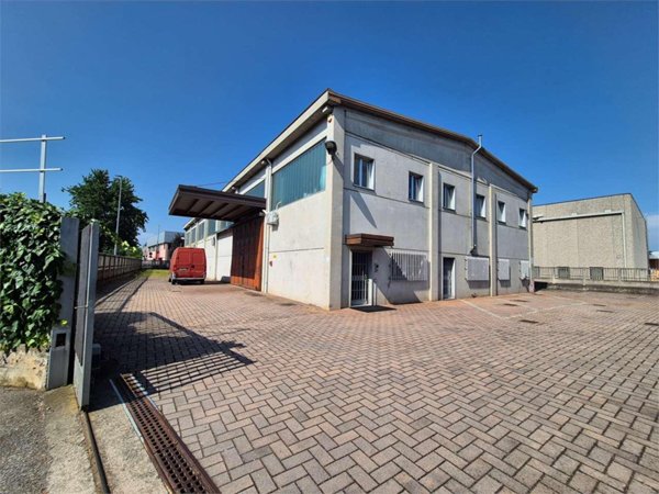 esavano in vendita a Cadorago