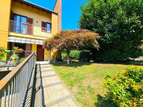 casa indipendente in vendita a Cadorago