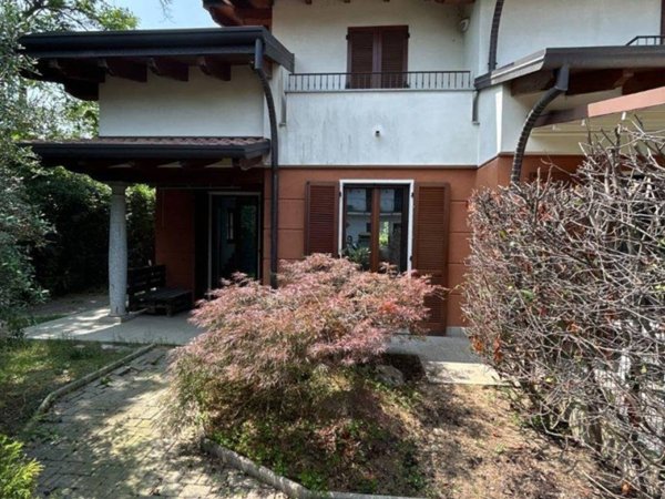 casa indipendente in vendita a Cadorago in zona Bulgorello
