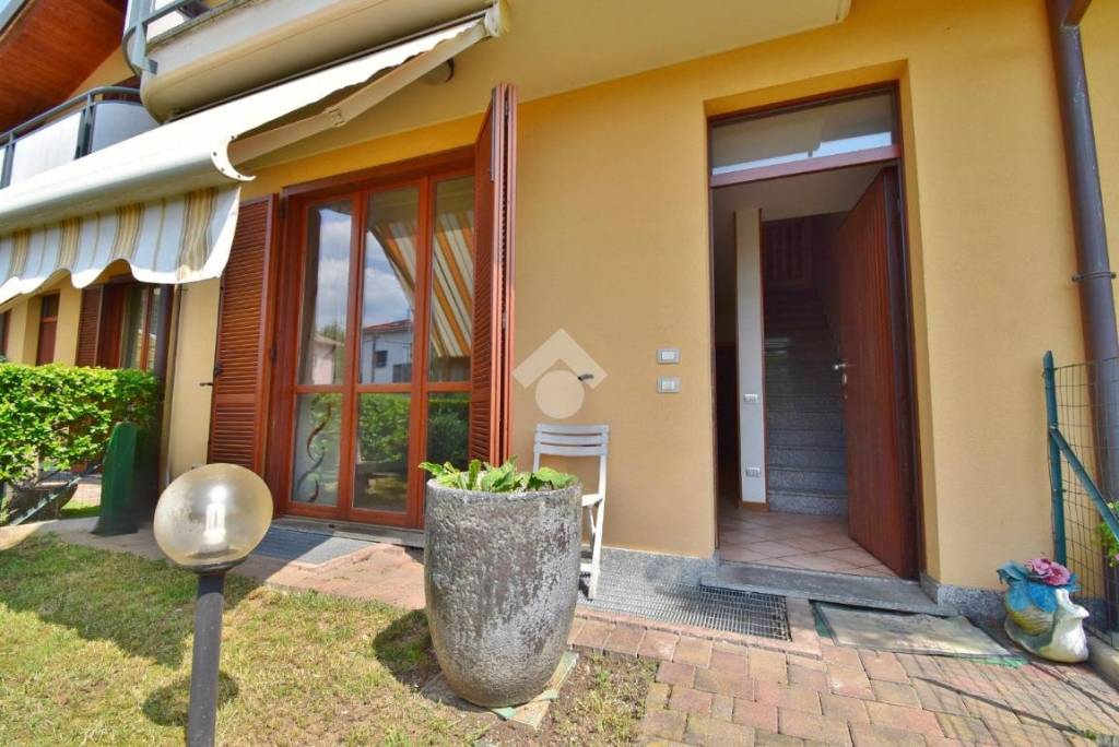 casa indipendente in vendita a Cadorago in zona Bulgorello