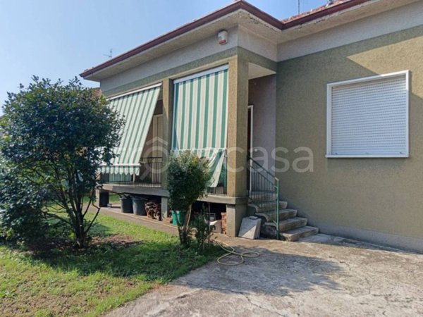 casa indipendente in vendita a Cadorago
