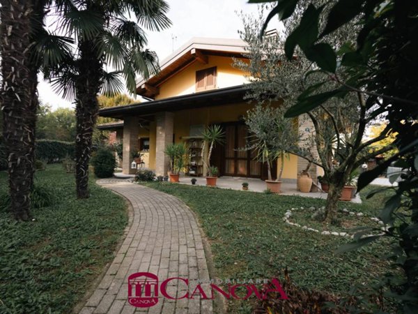 casa indipendente in vendita a Cadorago