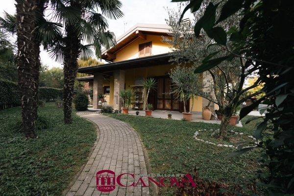 casa indipendente in vendita a Cadorago