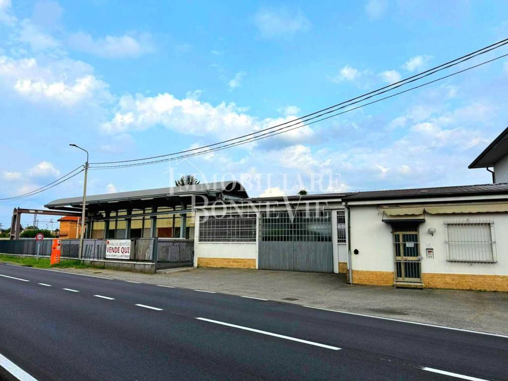 locale commerciale in vendita a Cadorago in zona Caslino al Piano