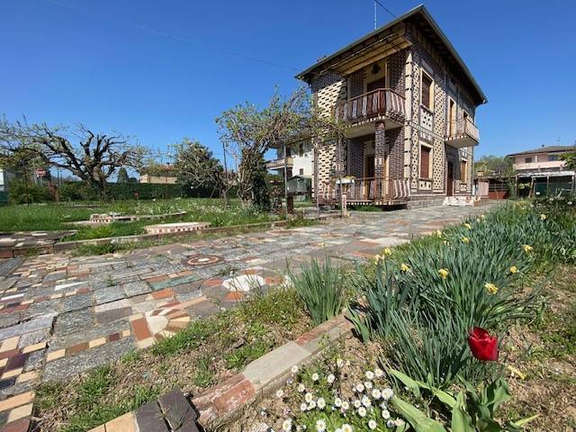 casa indipendente in vendita a Cadorago