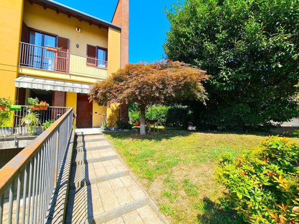 casa indipendente in vendita a Cadorago in zona Caslino al Piano