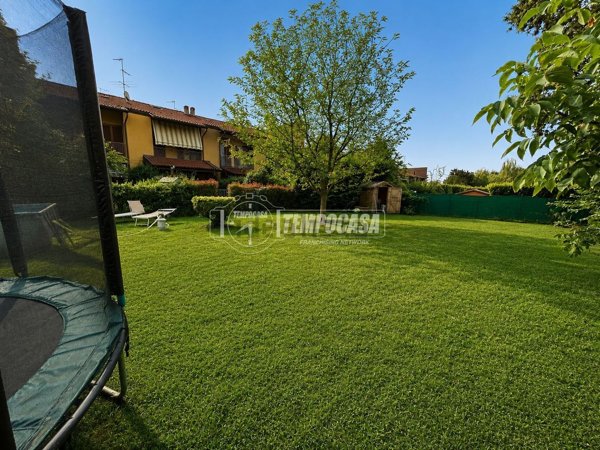 casa indipendente in vendita a Cadorago in zona Caslino al Piano