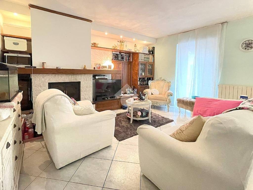 appartamento in vendita a Cadorago in zona Caslino al Piano