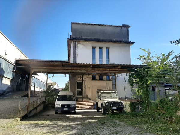 capannone in vendita a Cadorago