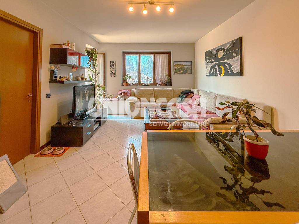appartamento in vendita a Cadorago in zona Bulgorello