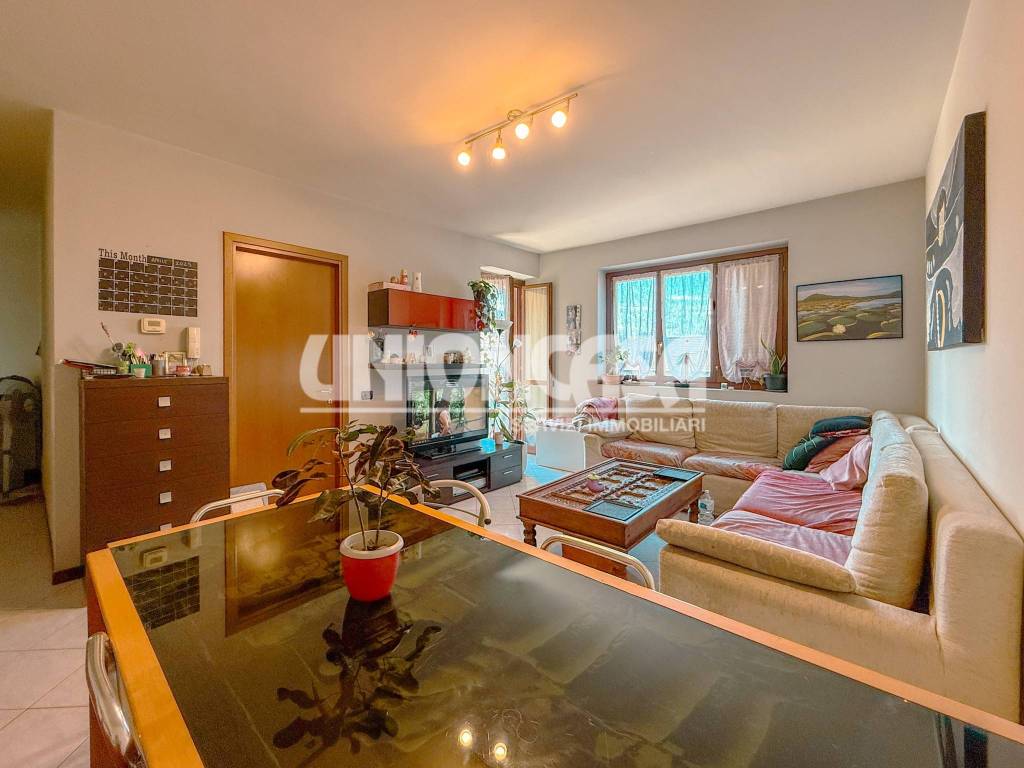 appartamento in vendita a Cadorago in zona Bulgorello