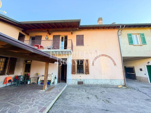 casa indipendente in vendita a Cadorago in zona Bulgorello