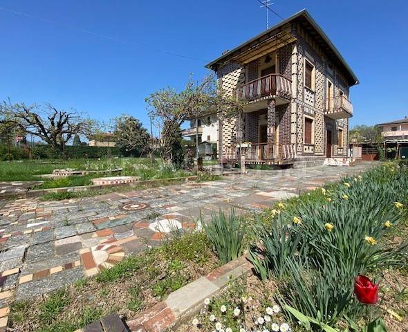 casa indipendente in vendita a Cadorago