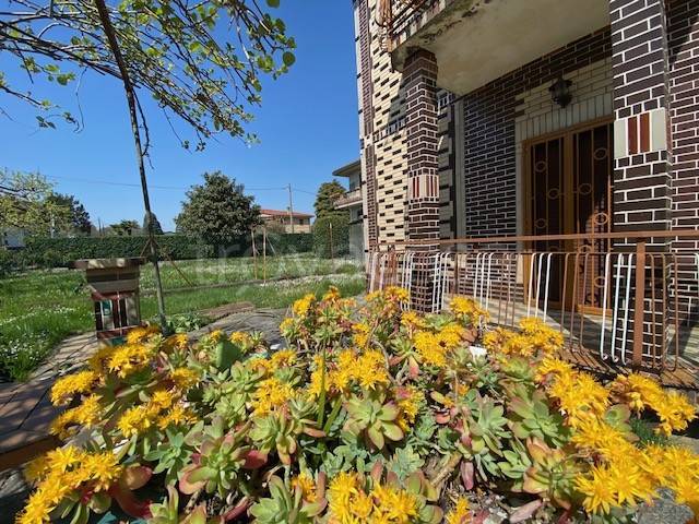 casa indipendente in vendita a Cadorago