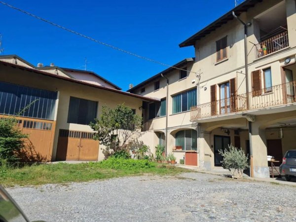 intera palazzina in vendita a Cadorago in zona Caslino al Piano