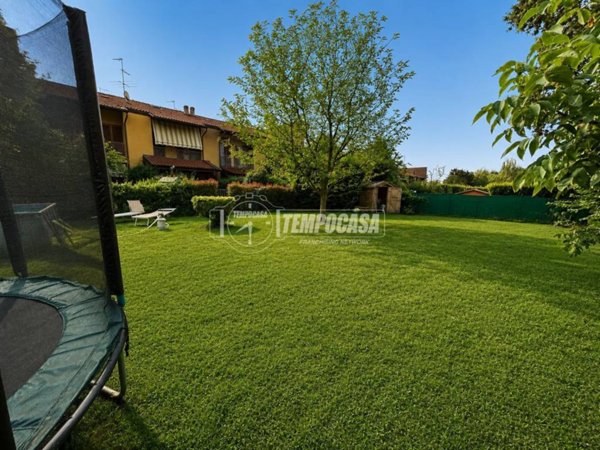 casa indipendente in vendita a Cadorago in zona Caslino al Piano