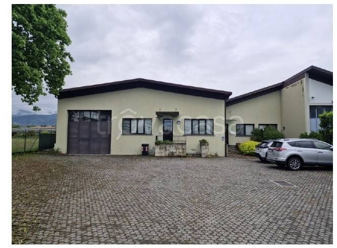 locale commerciale in vendita a Cadorago