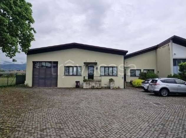 locale commerciale in vendita a Cadorago