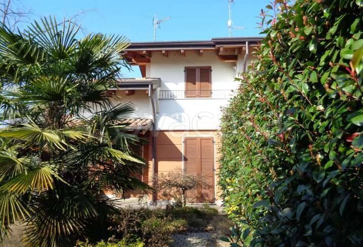 casa indipendente in vendita a Cadorago in zona Bulgorello