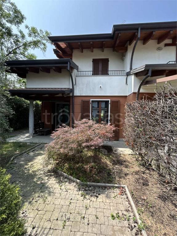 appartamento in vendita a Cadorago in zona Bulgorello