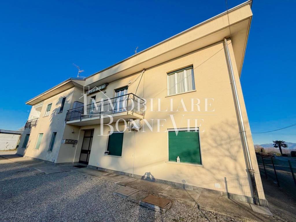 appartamento in vendita a Cadorago in zona Caslino al Piano