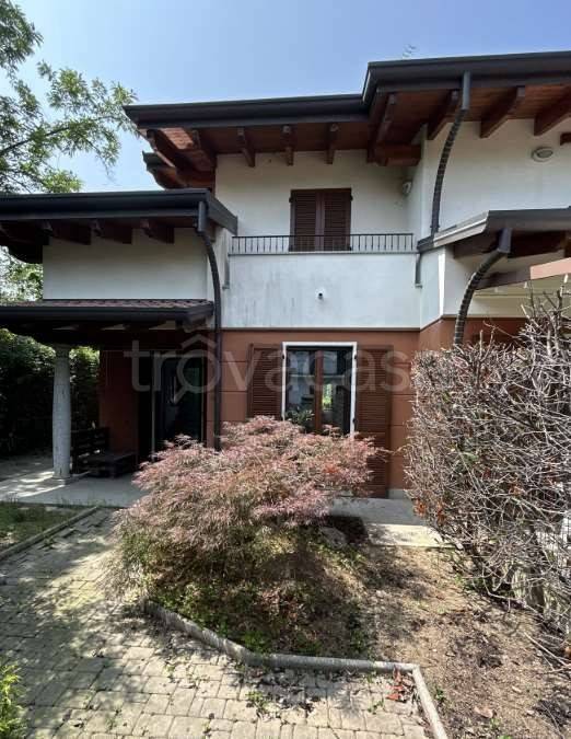 casa indipendente in vendita a Cadorago in zona Bulgorello