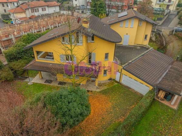 casa indipendente in vendita a Cadorago
