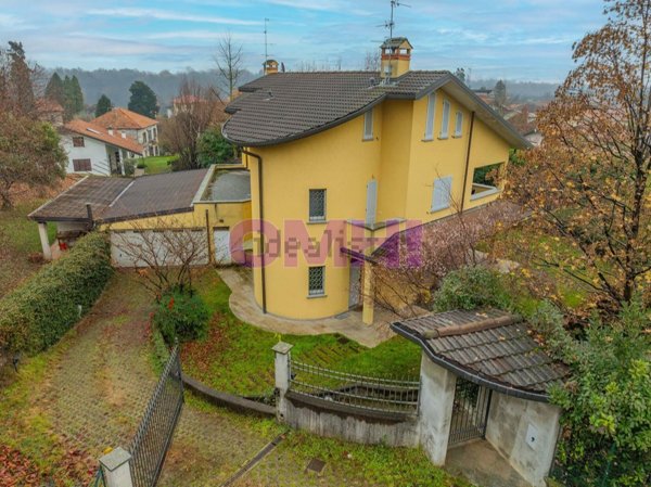 casa indipendente in vendita a Cadorago in zona Caslino al Piano