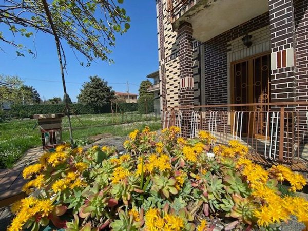 casa indipendente in vendita a Cadorago